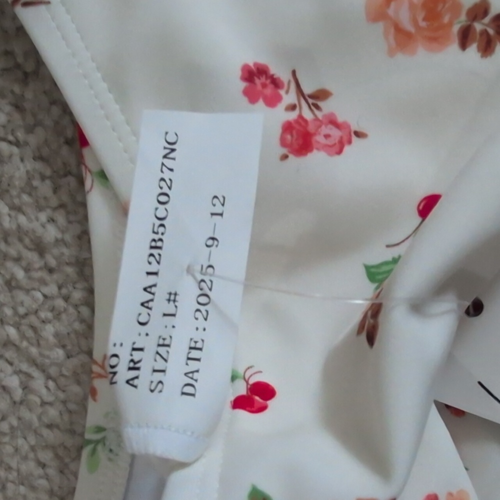 NEW Cupshe Two Piece Swimsuit - Size L - Picture 5 of 5